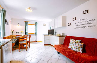 Foto 3 - Appartamento con 2 camere da letto a San Giovanni di Fassa-Sèn Jan con vista sulle montagne