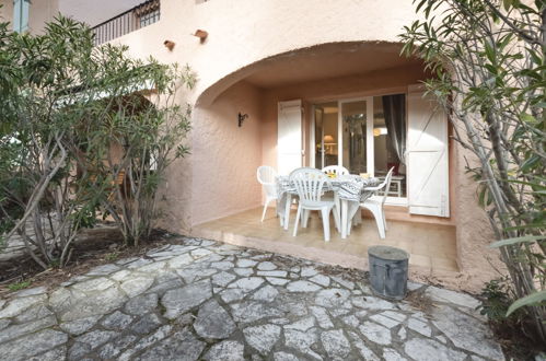 Foto 18 - Casa con 2 camere da letto a Cavalaire-sur-Mer con piscina e terrazza