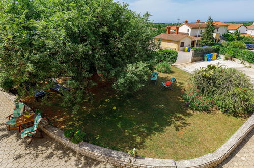 Foto 5 - Apartamento de 1 quarto em Poreč com jardim e vistas do mar