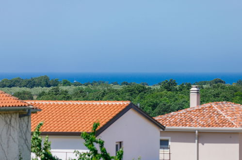 Foto 4 - Apartamento de 1 quarto em Poreč com jardim e vistas do mar