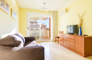 Photo 3 - 2 bedroom Apartment in Oropesa del Mar with swimming pool and garden