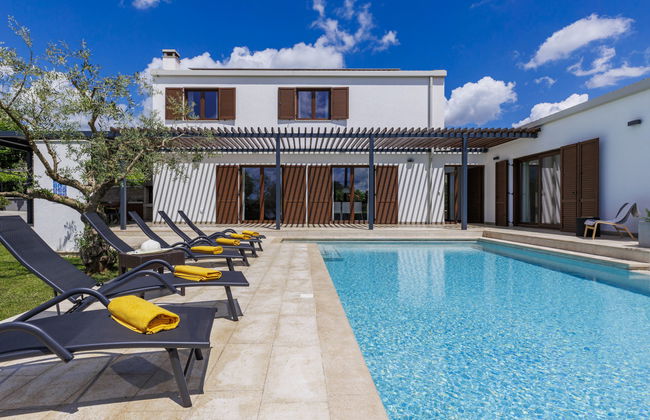 Casa de 5 quartos em Sveti Petar u Šumi com piscina privada e jardim - Foto 1