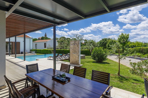 Photo 16 - Maison de 3 chambres à Sveti Petar u Šumi avec piscine privée et jardin