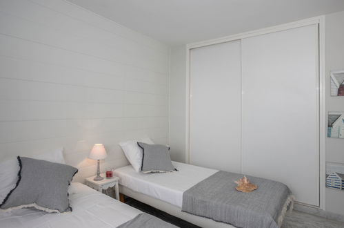 Foto 13 - Appartamento con 2 camere da letto a La Grande-Motte con piscina e vista mare