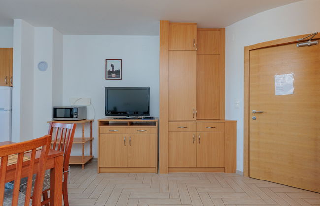 Apartamento de 2 quartos em Nin com piscina e jardim - Foto 6