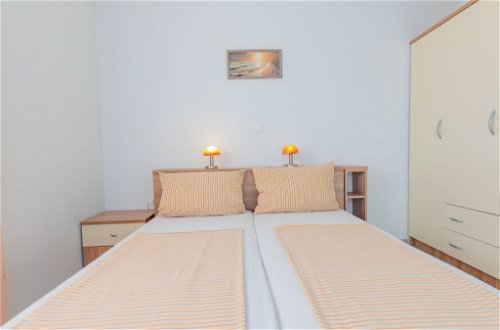Foto 10 - Apartamento de 1 quarto em Nin com piscina e vistas do mar