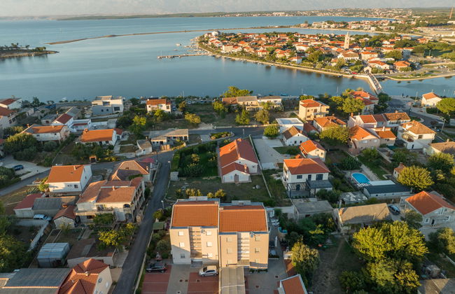 Apartamento de 2 quartos em Nin com piscina e jardim - Foto 24