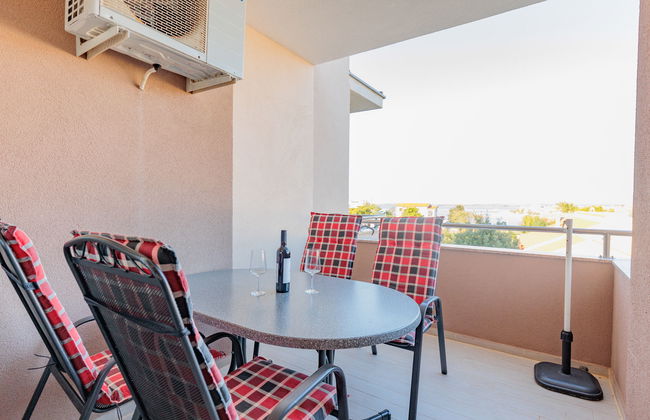 Apartamento de 2 quartos em Nin com piscina e jardim - Foto 2