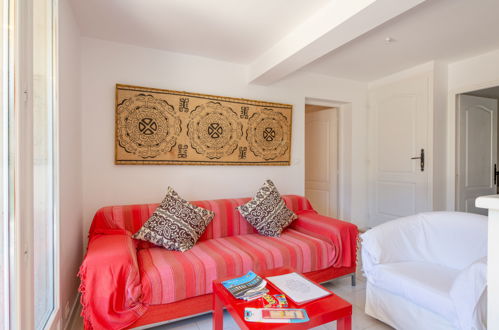 Foto 9 - Appartamento con 2 camere da letto a Saint-Raphaël con terrazza e vista mare