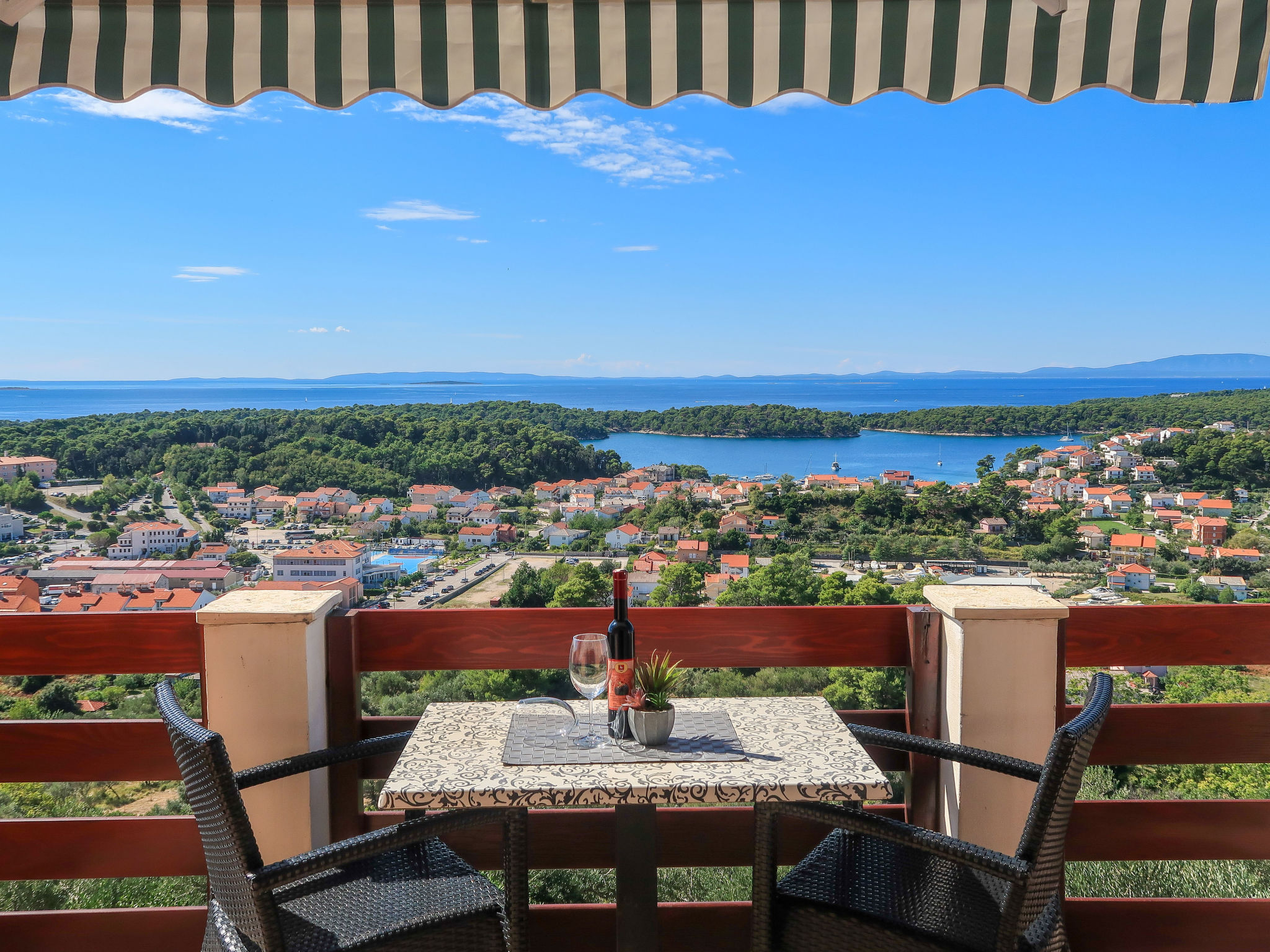 Foto 1 - Appartamento con 1 camera da letto a Rab con giardino e vista mare