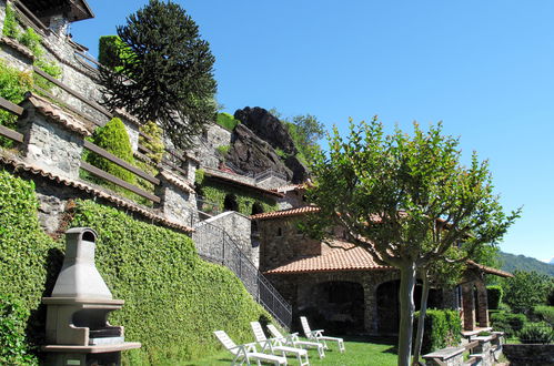 Photo 48 - Maison de 5 chambres à Dongo avec jardin et terrasse