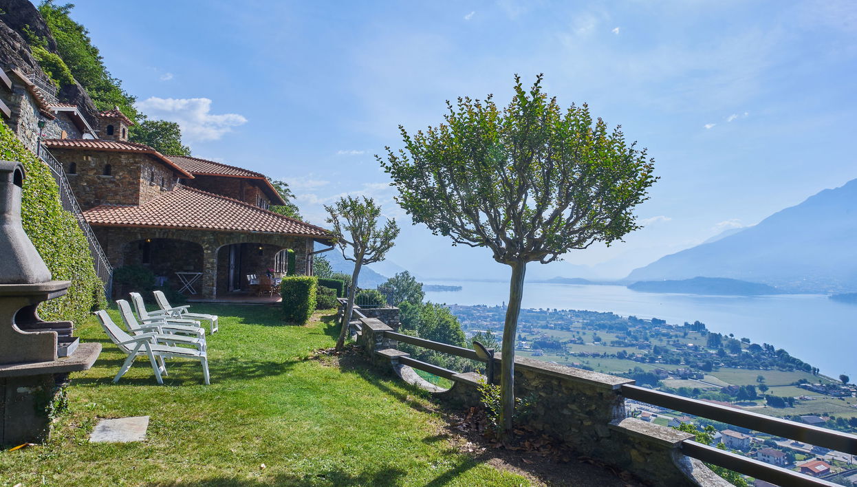 Casa de 7 quartos em Dongo com jardim e terraço - Foto 1