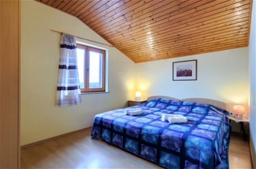 Foto 10 - Appartamento con 2 camere da letto a Pola con terrazza e vista mare