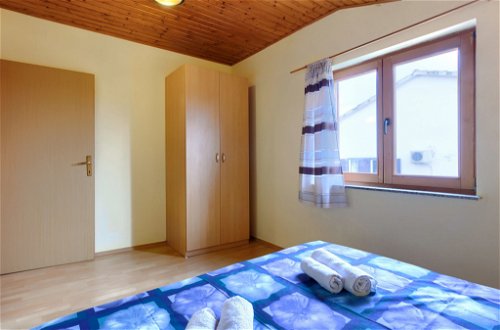 Foto 11 - Appartamento con 2 camere da letto a Pola con terrazza e vista mare