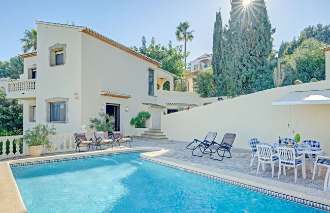 Casa de 5 quartos em Jávea com piscina privada e jardim - Foto 1