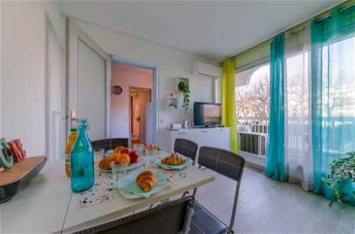 Foto 10 - Apartment mit 1 Schlafzimmer in La Grande-Motte mit blick aufs meer
