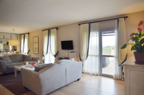Foto 10 - Apartment mit 2 Schlafzimmern in San Casciano dei Bagni mit schwimmbad und garten