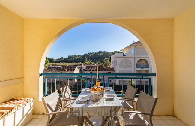 Apartamento de 1 quarto em Le Lavandou com piscina e jardim - Foto 16