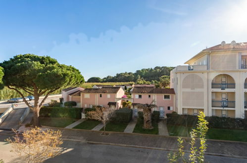 Photo 18 - Appartement de 1 chambre à Le Lavandou avec piscine et jardin