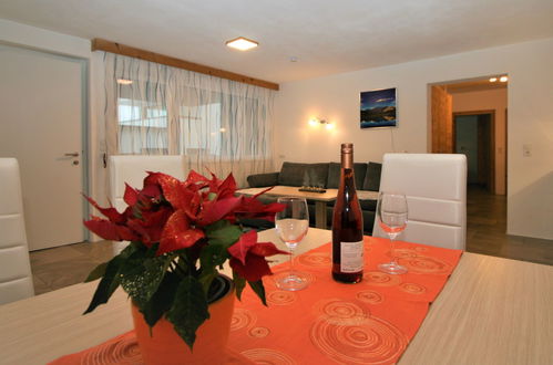 Photo 9 - Appartement de 2 chambres à Hart im Zillertal avec terrasse et vues sur la montagne