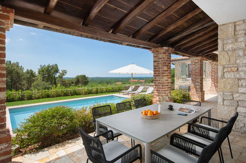 Photo 2 - Maison de 4 chambres à Sveti Lovrec avec piscine privée et terrasse