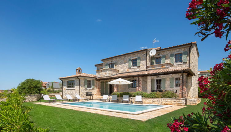 Photo 1 - Maison de 4 chambres à Sveti Lovrec avec piscine privée et terrasse