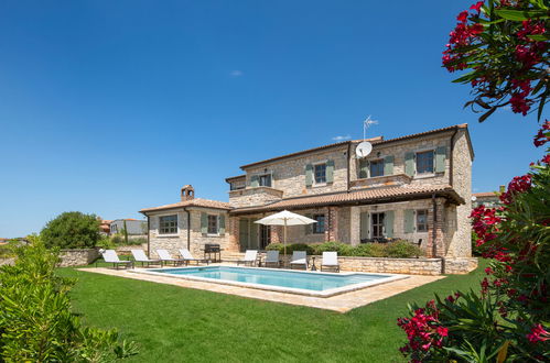 Photo 1 - Maison de 4 chambres à Sveti Lovreč avec piscine privée et jardin