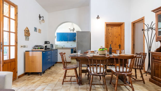 Casa de 3 habitaciones en Maracalagonis con jardín - Foto 2