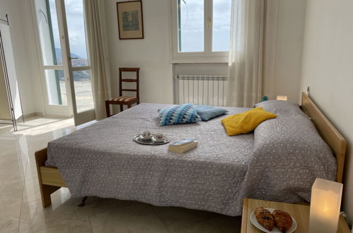 Foto 14 - Appartamento con 1 camera da letto a Imperia con terrazza e vista mare