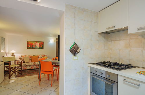 Photo 10 - 1 bedroom Apartment in Viareggio with garden