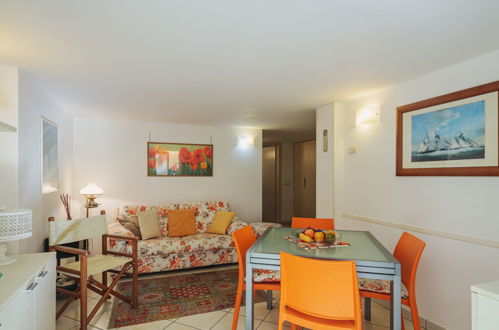 Foto 7 - Apartamento de 1 habitación en Viareggio con jardín y vistas al mar
