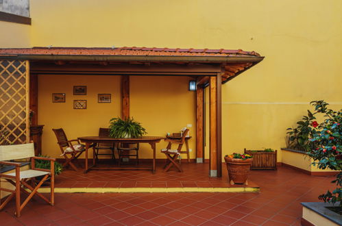 Foto 21 - Appartamento con 1 camera da letto a Viareggio con giardino e vista mare