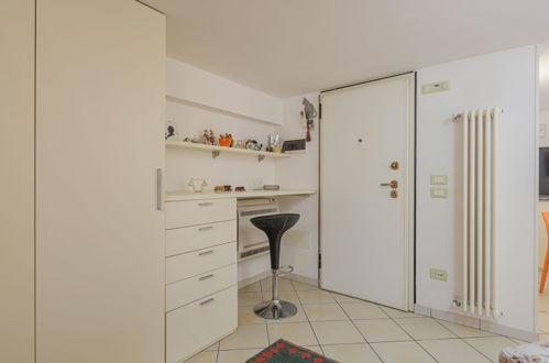 Foto 13 - Apartamento de 1 quarto em Viareggio com jardim