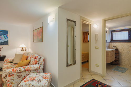 Foto 9 - Appartamento con 1 camera da letto a Viareggio con giardino e vista mare