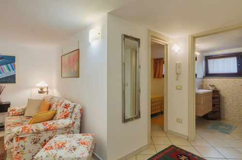 Foto 9 - Apartamento de 1 quarto em Viareggio com jardim