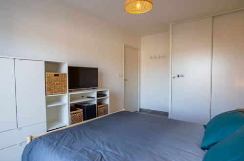 Foto 10 - Appartamento con 1 camera da letto a Le Lavandou con terrazza e vista mare