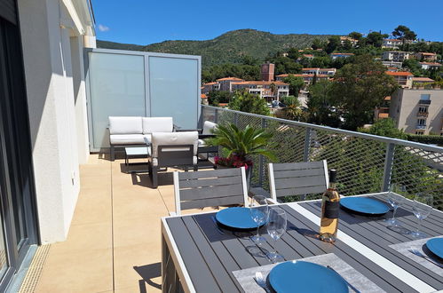 Photo 16 - 1 bedroom Apartment in Le Lavandou with garden and terrace