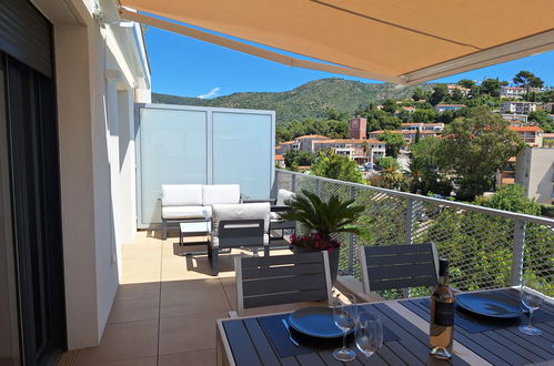 Photo 1 - 1 bedroom Apartment in Le Lavandou with garden and terrace