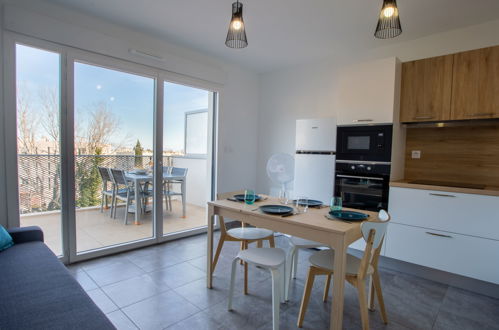 Foto 2 - Appartamento con 1 camera da letto a Le Lavandou con terrazza e vista mare
