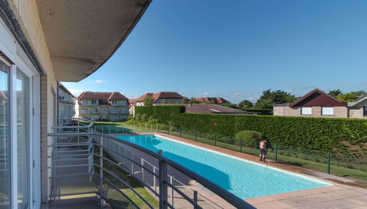 Foto 1 - Apartamento em De Haan com piscina e jardim