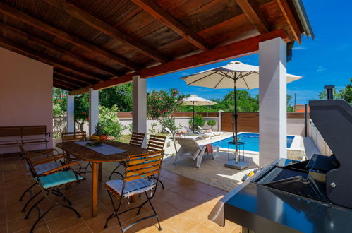 Foto 25 - Casa de 3 quartos em Marčana com piscina privada e vistas do mar