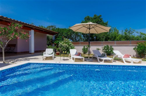 Foto 13 - Casa con 3 camere da letto a Marčana con piscina privata e vista mare