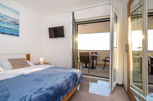 Foto 8 - Appartamento con 3 camere da letto a Novigrad con piscina e vista mare