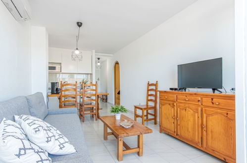Foto 11 - Apartamento de 2 habitaciones en Castelló d'Empúries con vistas al mar