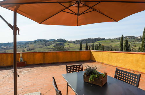 Foto 4 - Appartamento con 2 camere da letto a San Gimignano con piscina e giardino