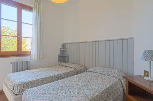 Foto 14 - Apartment mit 2 Schlafzimmern in San Gimignano mit schwimmbad und garten