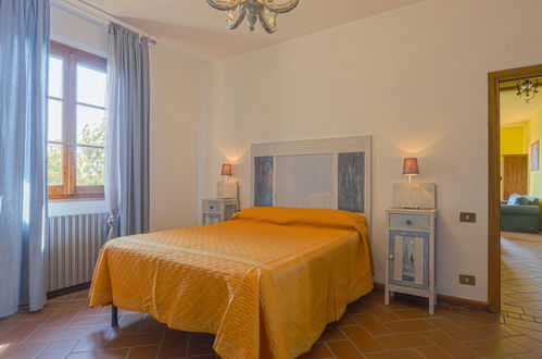 Foto 10 - Appartamento con 2 camere da letto a San Gimignano con piscina e giardino