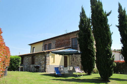 Foto 1 - Casa con 3 camere da letto a Lucca con piscina e giardino