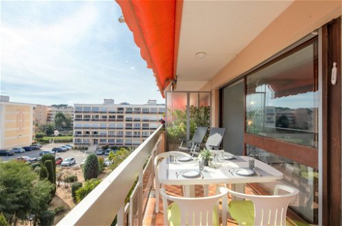 Foto 10 - Apartamento de 1 quarto em Sainte-Maxime com vistas do mar