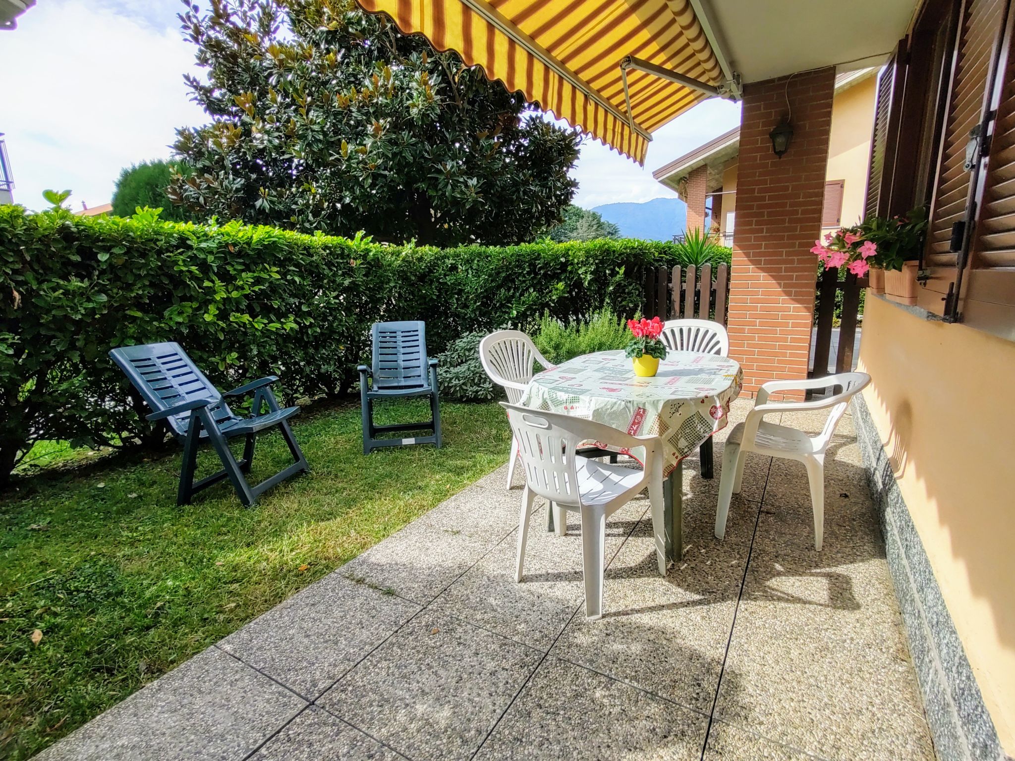 Foto 1 - Appartamento con 1 camera da letto a Porto Valtravaglia con giardino e vista sulle montagne